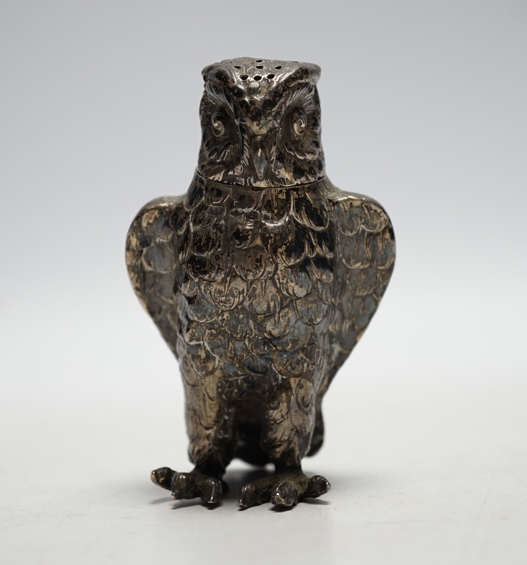 A late 19th/early 20th century novelty silver pepperette, modelled as an owl, import marks for Berthold Muller, London, no date letter, 93mm.